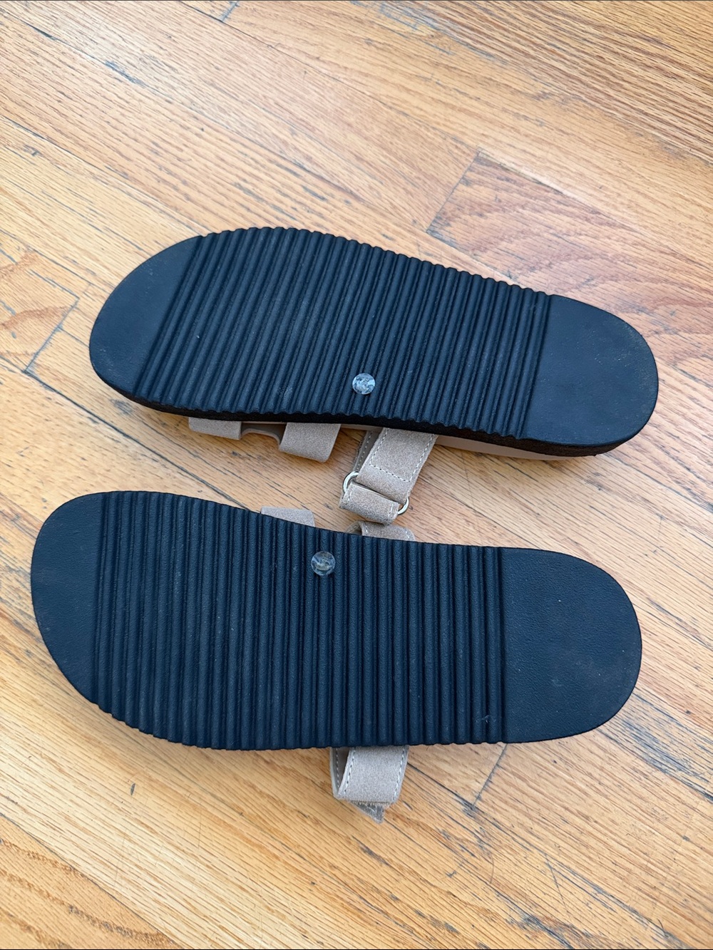 Steve Madden Taupe Suede Cutout Flat Sandals Size 6.5 - Picture 2 of 2